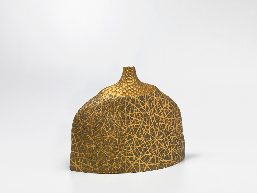 hiroki iwata goldscenevase 01