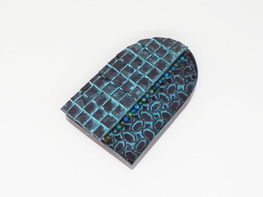 Door brooch marikosumioka